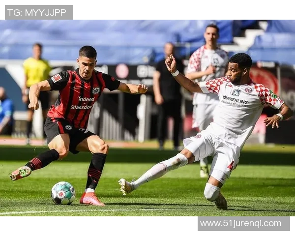 法兰克福主场力克弗赖堡，豪取三分！